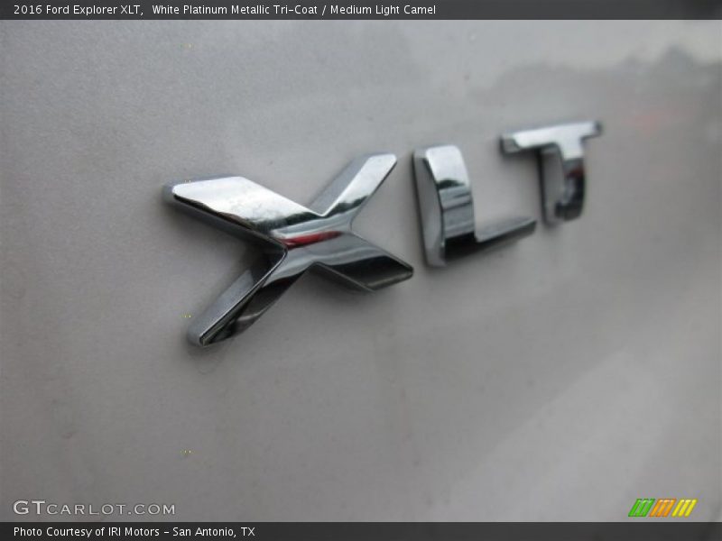 White Platinum Metallic Tri-Coat / Medium Light Camel 2016 Ford Explorer XLT