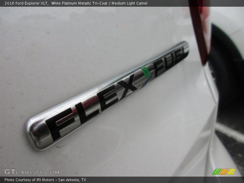 White Platinum Metallic Tri-Coat / Medium Light Camel 2016 Ford Explorer XLT