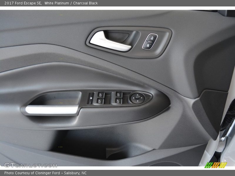 White Platinum / Charcoal Black 2017 Ford Escape SE