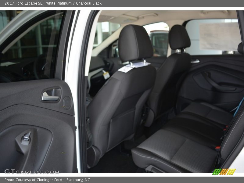 White Platinum / Charcoal Black 2017 Ford Escape SE