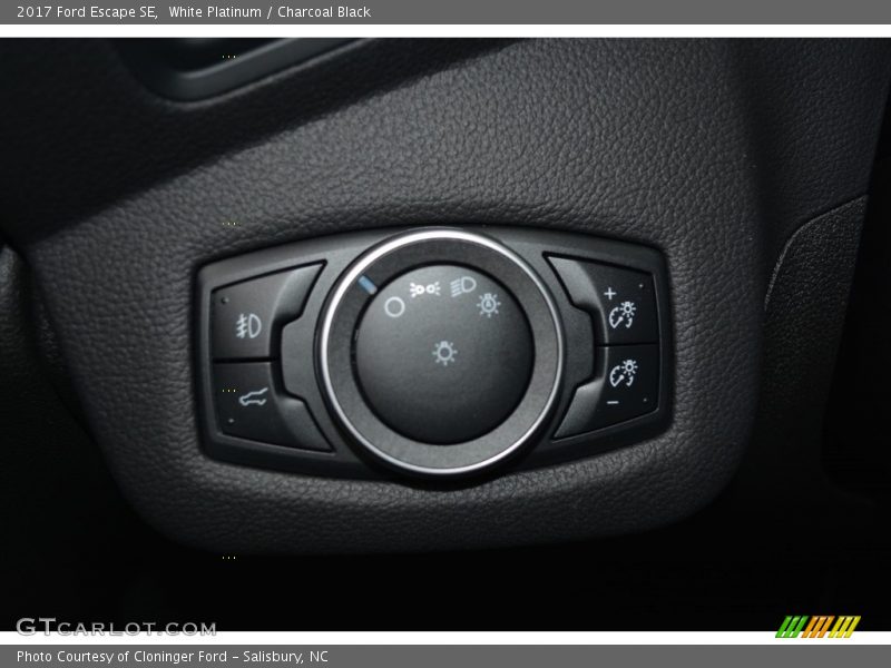 White Platinum / Charcoal Black 2017 Ford Escape SE