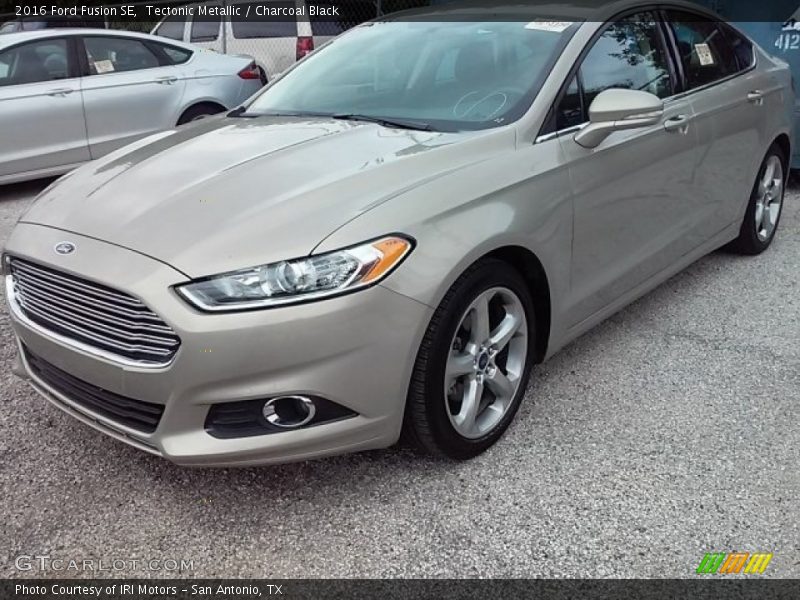 Tectonic Metallic / Charcoal Black 2016 Ford Fusion SE