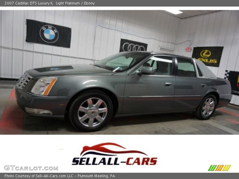 Light Platinum / Ebony 2007 Cadillac DTS Luxury II