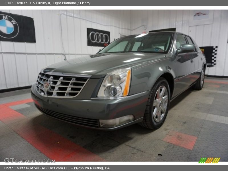 Light Platinum / Ebony 2007 Cadillac DTS Luxury II