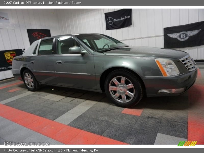 Light Platinum / Ebony 2007 Cadillac DTS Luxury II