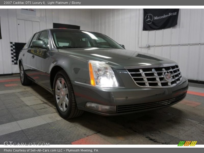 Light Platinum / Ebony 2007 Cadillac DTS Luxury II