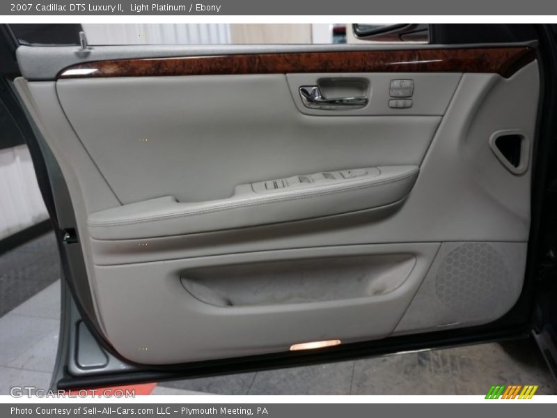 Light Platinum / Ebony 2007 Cadillac DTS Luxury II