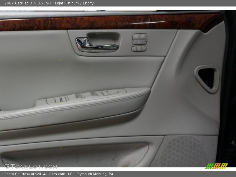 Light Platinum / Ebony 2007 Cadillac DTS Luxury II