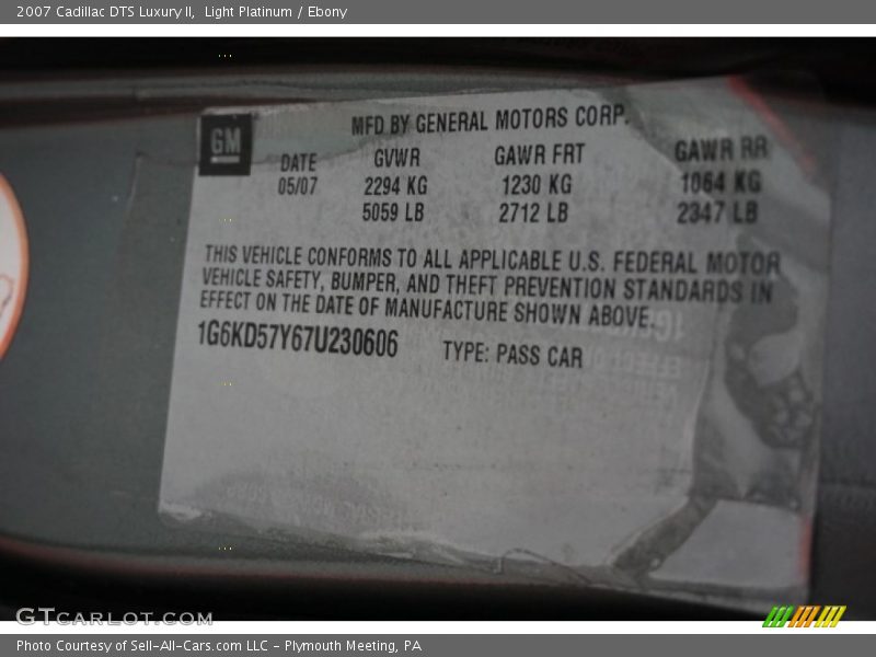 Light Platinum / Ebony 2007 Cadillac DTS Luxury II