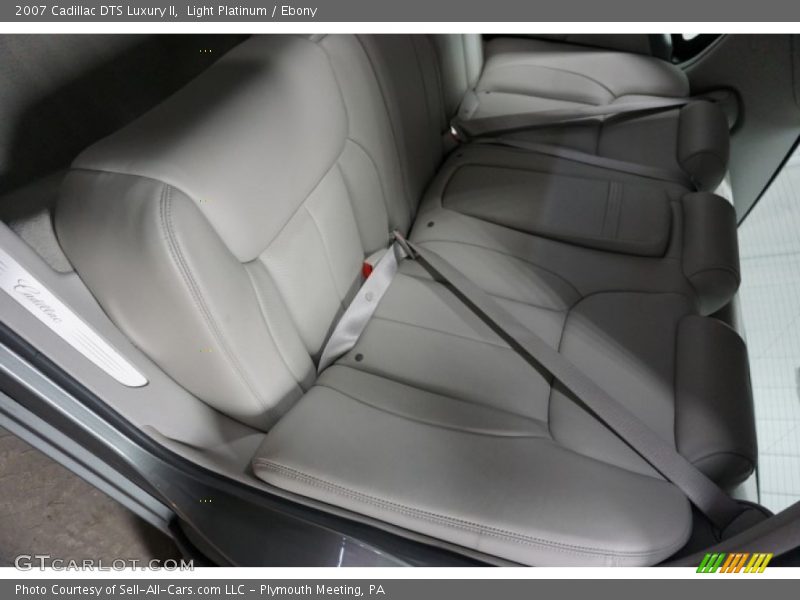 Light Platinum / Ebony 2007 Cadillac DTS Luxury II