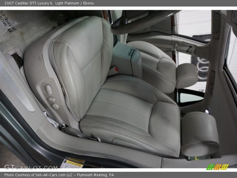Light Platinum / Ebony 2007 Cadillac DTS Luxury II