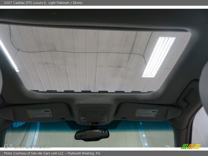 Light Platinum / Ebony 2007 Cadillac DTS Luxury II