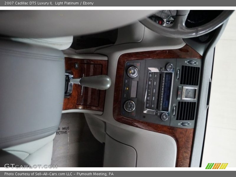 Light Platinum / Ebony 2007 Cadillac DTS Luxury II
