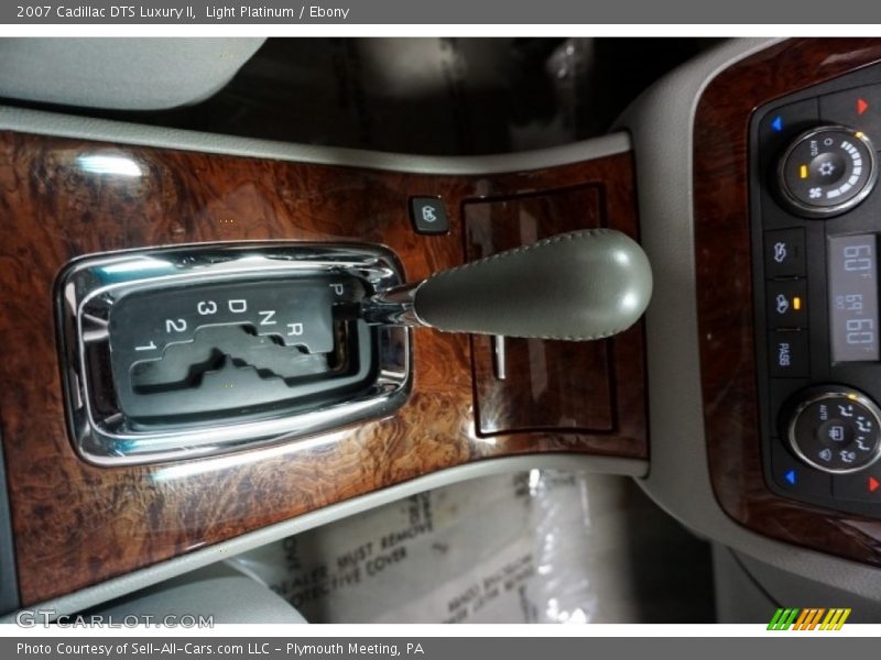 Light Platinum / Ebony 2007 Cadillac DTS Luxury II