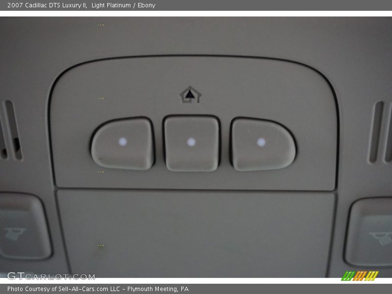 Light Platinum / Ebony 2007 Cadillac DTS Luxury II
