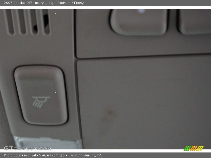 Light Platinum / Ebony 2007 Cadillac DTS Luxury II