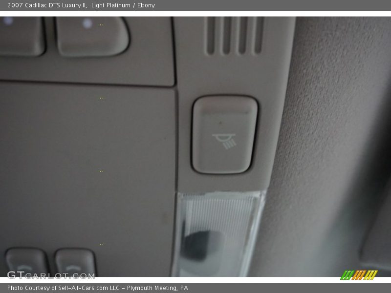 Light Platinum / Ebony 2007 Cadillac DTS Luxury II