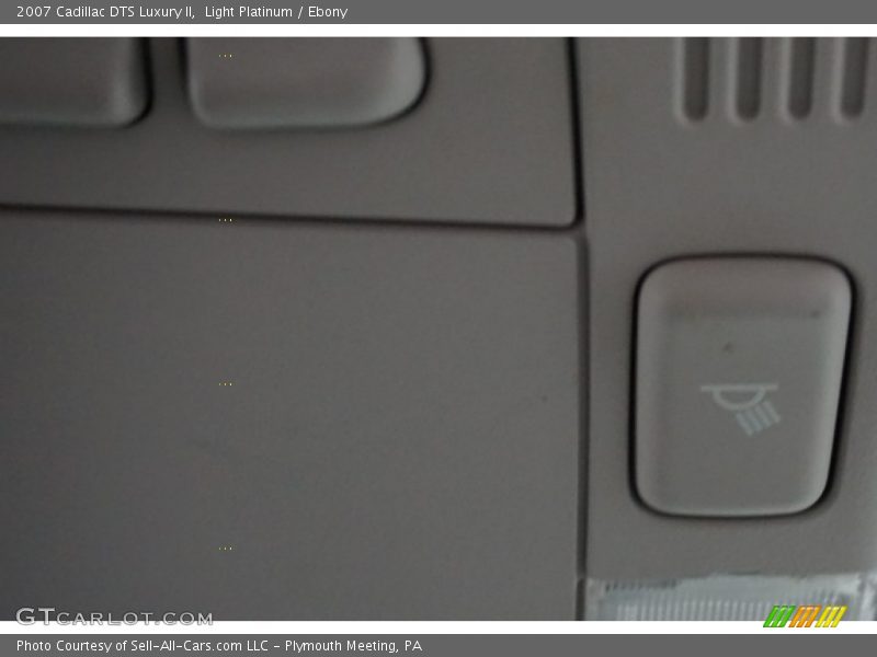 Light Platinum / Ebony 2007 Cadillac DTS Luxury II