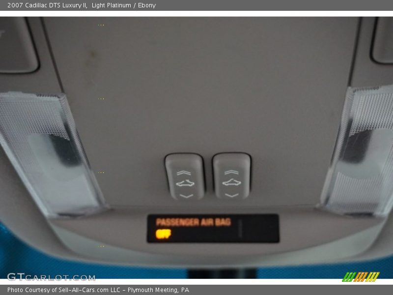 Light Platinum / Ebony 2007 Cadillac DTS Luxury II