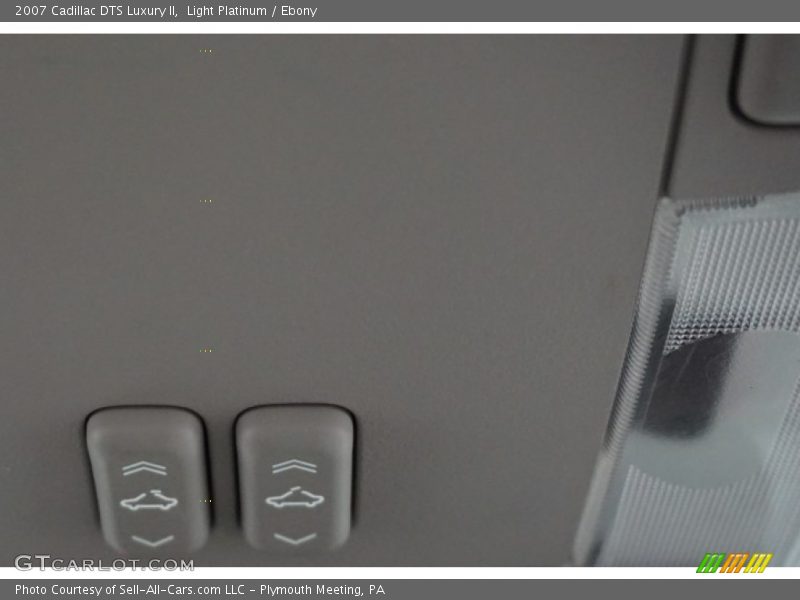 Light Platinum / Ebony 2007 Cadillac DTS Luxury II