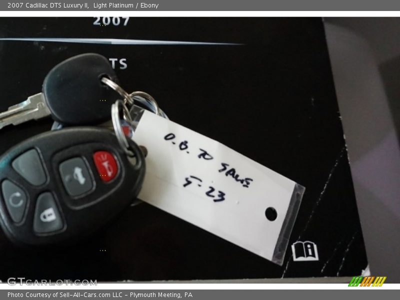 Light Platinum / Ebony 2007 Cadillac DTS Luxury II
