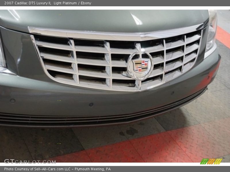 Light Platinum / Ebony 2007 Cadillac DTS Luxury II