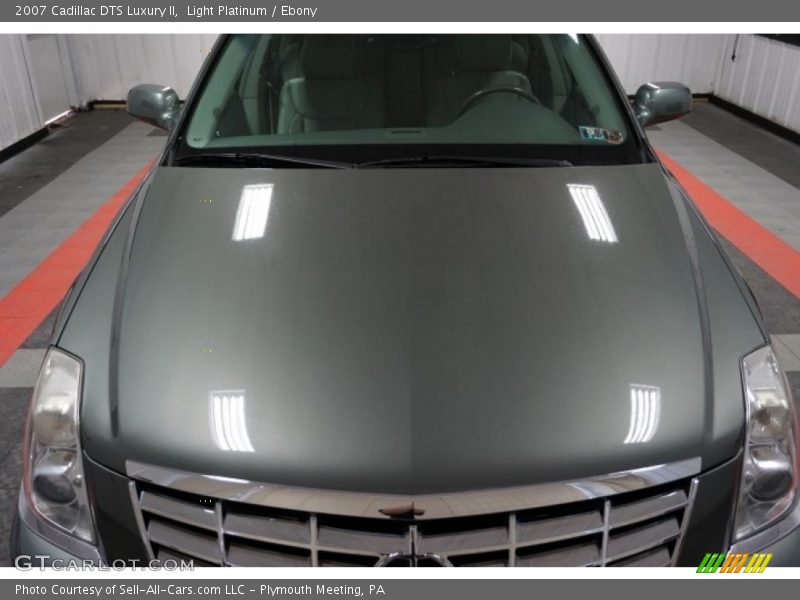 Light Platinum / Ebony 2007 Cadillac DTS Luxury II