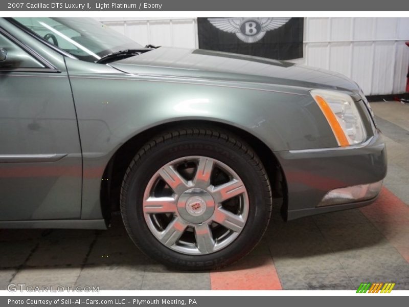 Light Platinum / Ebony 2007 Cadillac DTS Luxury II