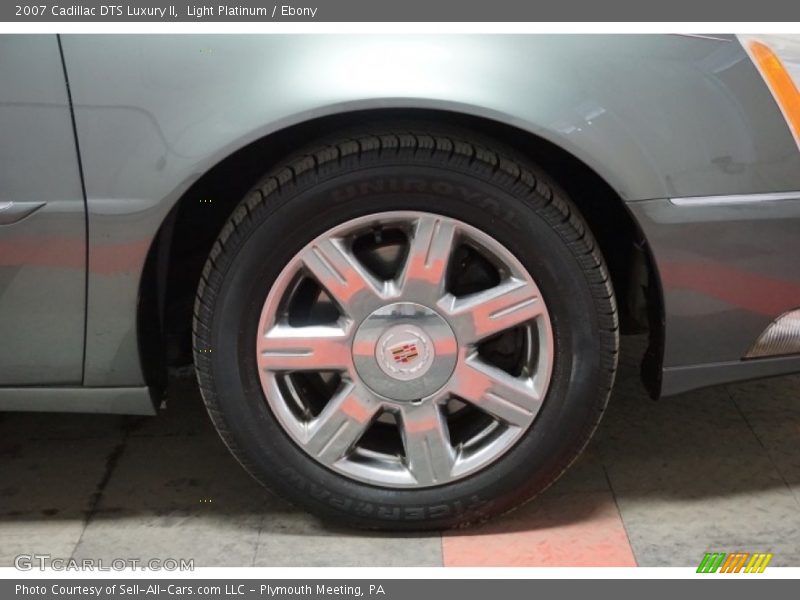 Light Platinum / Ebony 2007 Cadillac DTS Luxury II