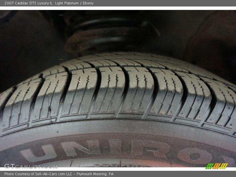 Light Platinum / Ebony 2007 Cadillac DTS Luxury II