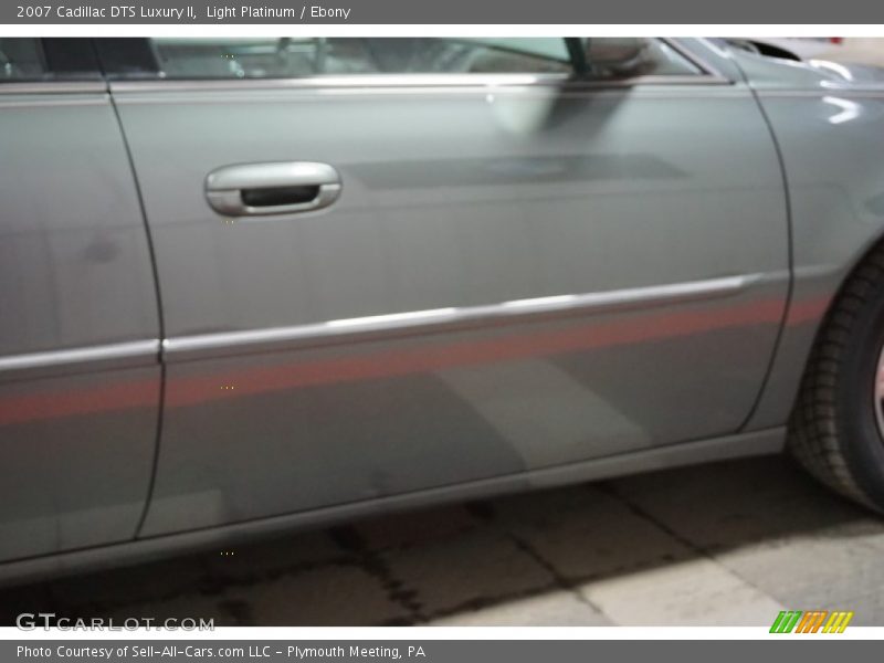 Light Platinum / Ebony 2007 Cadillac DTS Luxury II