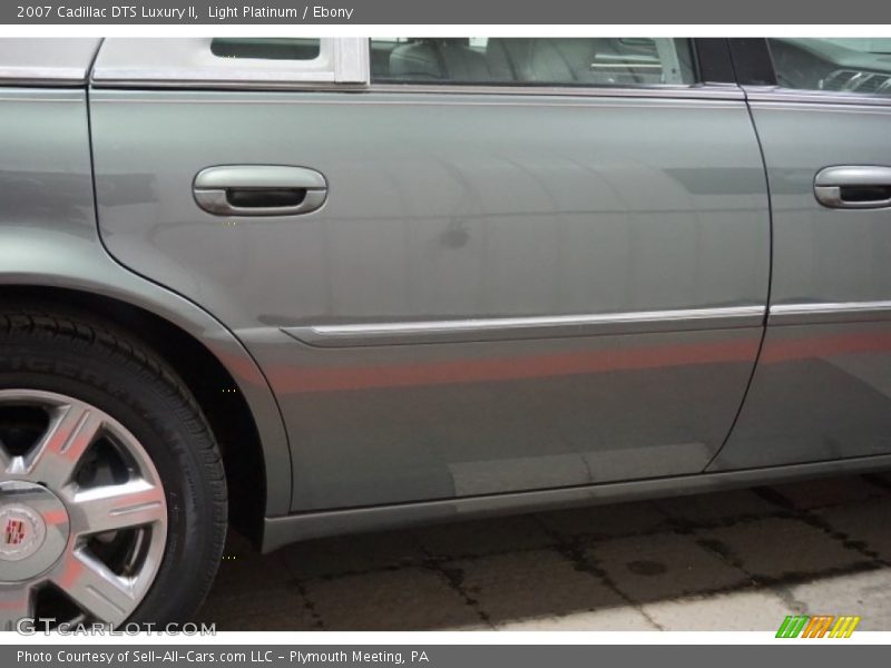 Light Platinum / Ebony 2007 Cadillac DTS Luxury II