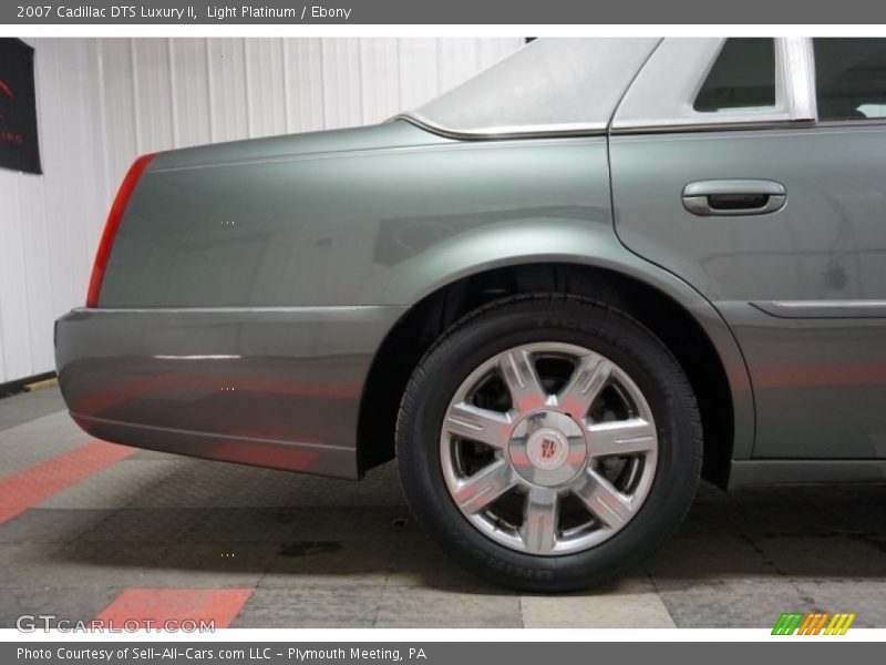 Light Platinum / Ebony 2007 Cadillac DTS Luxury II