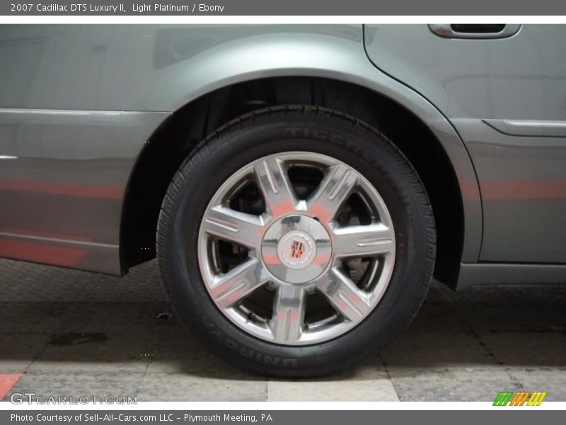 Light Platinum / Ebony 2007 Cadillac DTS Luxury II