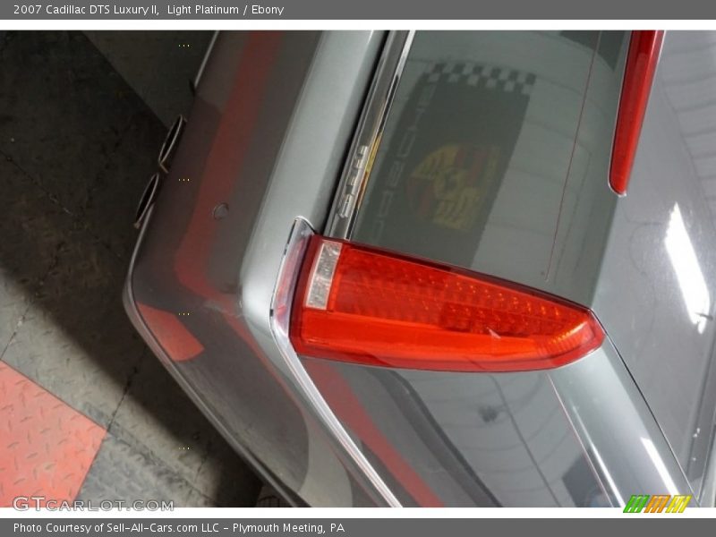 Light Platinum / Ebony 2007 Cadillac DTS Luxury II