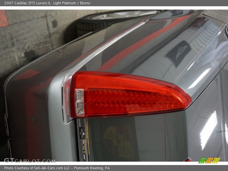 Light Platinum / Ebony 2007 Cadillac DTS Luxury II