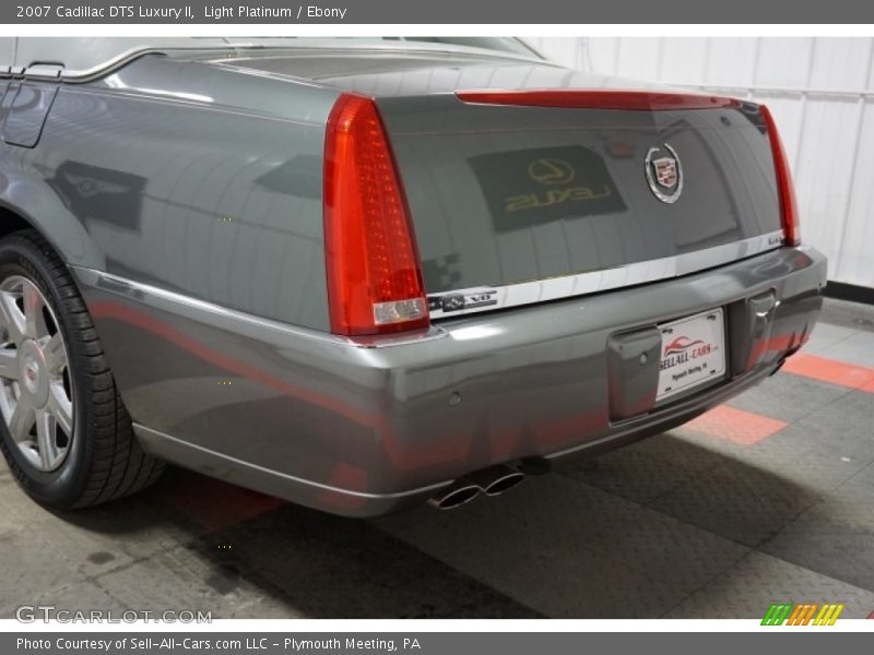 Light Platinum / Ebony 2007 Cadillac DTS Luxury II