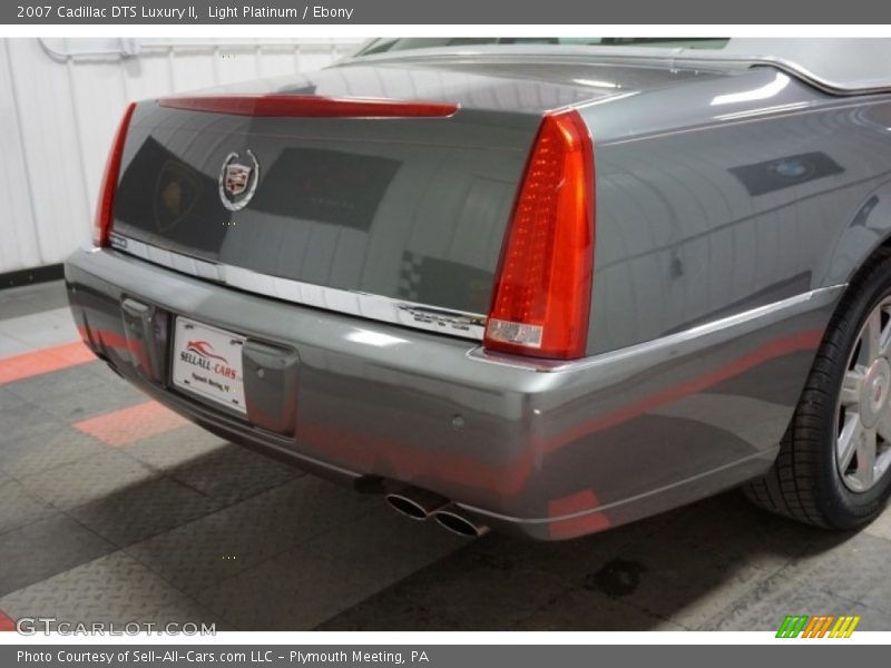 Light Platinum / Ebony 2007 Cadillac DTS Luxury II