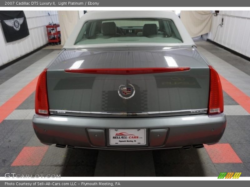 Light Platinum / Ebony 2007 Cadillac DTS Luxury II