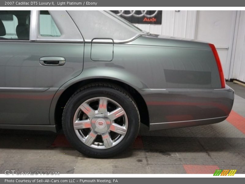Light Platinum / Ebony 2007 Cadillac DTS Luxury II