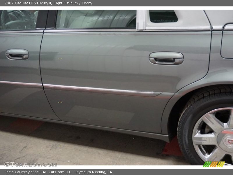 Light Platinum / Ebony 2007 Cadillac DTS Luxury II