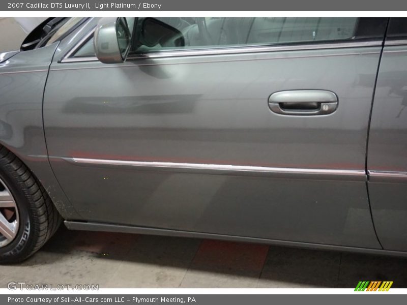 Light Platinum / Ebony 2007 Cadillac DTS Luxury II