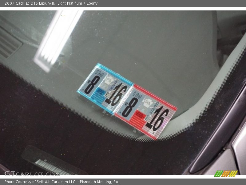 Light Platinum / Ebony 2007 Cadillac DTS Luxury II