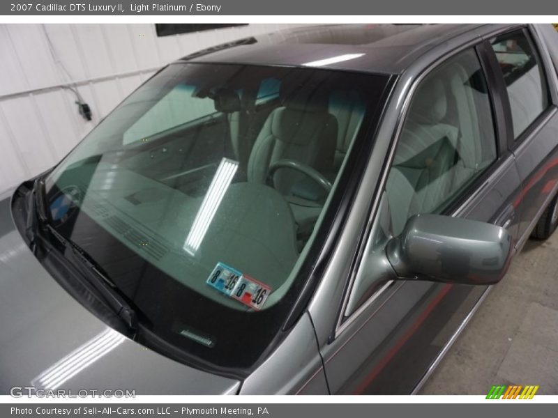 Light Platinum / Ebony 2007 Cadillac DTS Luxury II