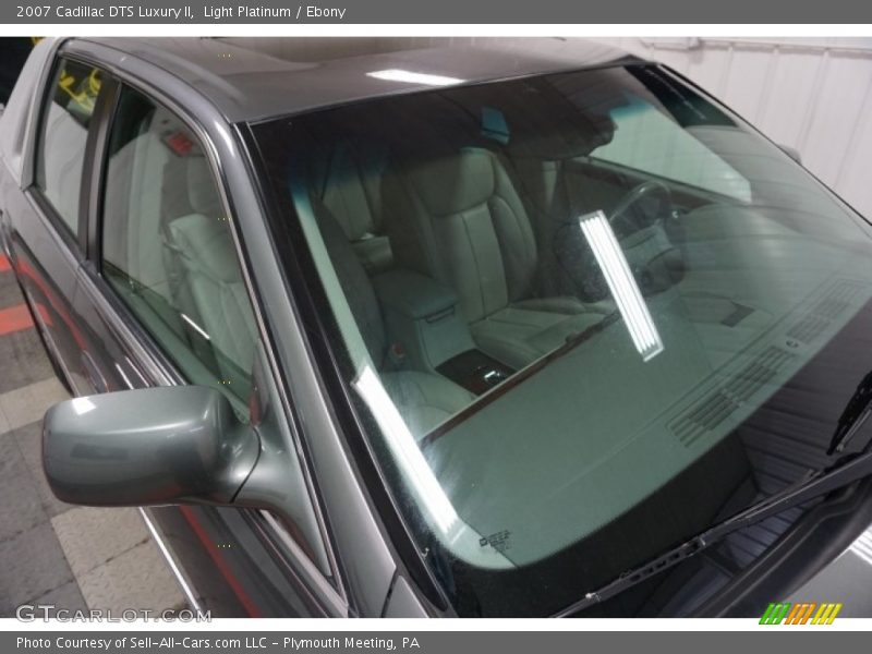 Light Platinum / Ebony 2007 Cadillac DTS Luxury II