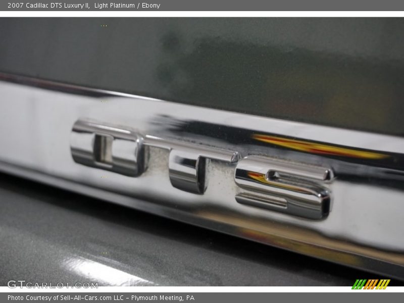 Light Platinum / Ebony 2007 Cadillac DTS Luxury II