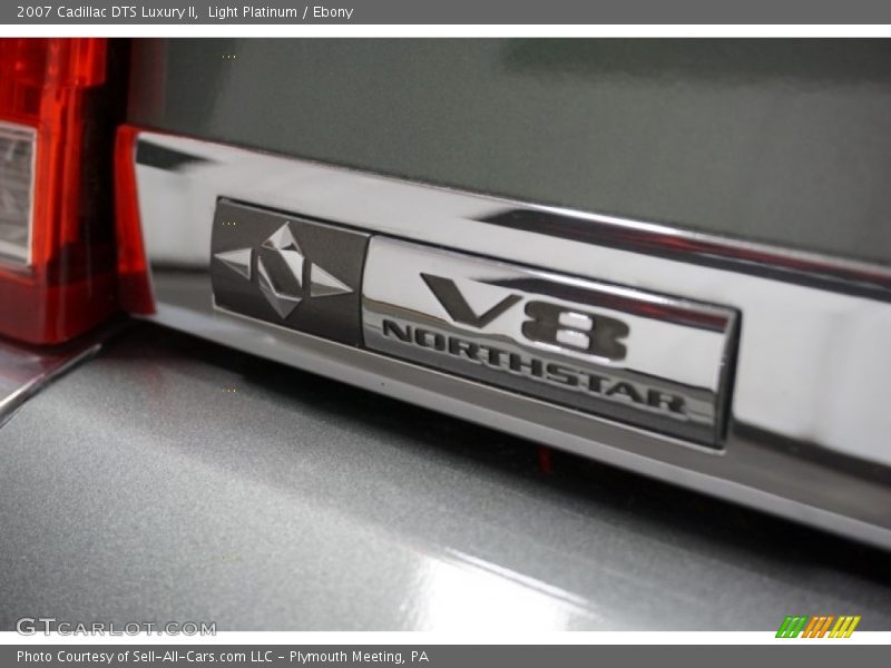 Light Platinum / Ebony 2007 Cadillac DTS Luxury II