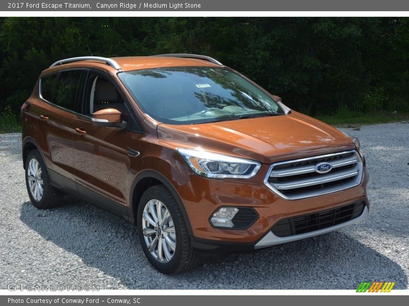 Front 3/4 View of 2017 Escape Titanium