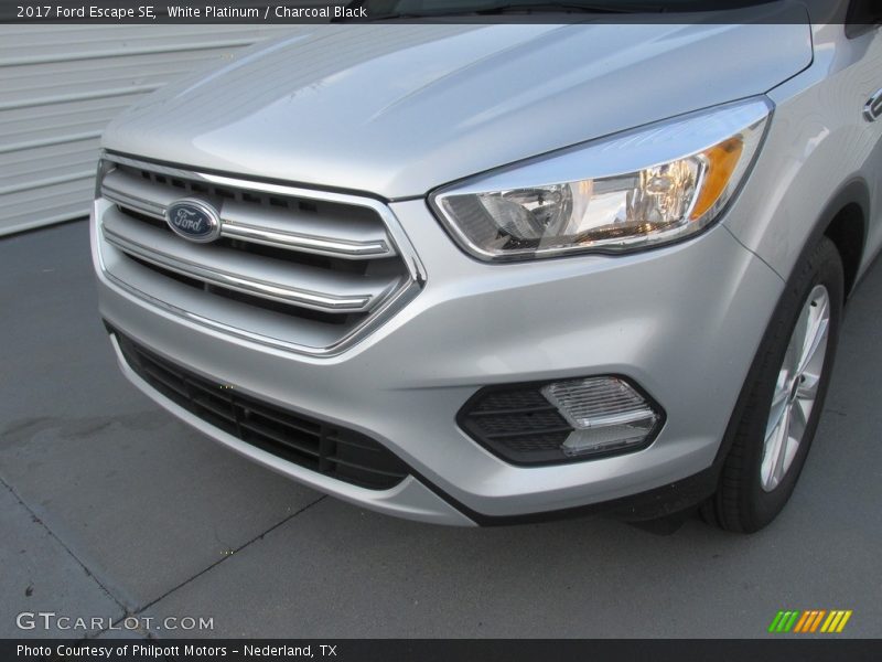 White Platinum / Charcoal Black 2017 Ford Escape SE