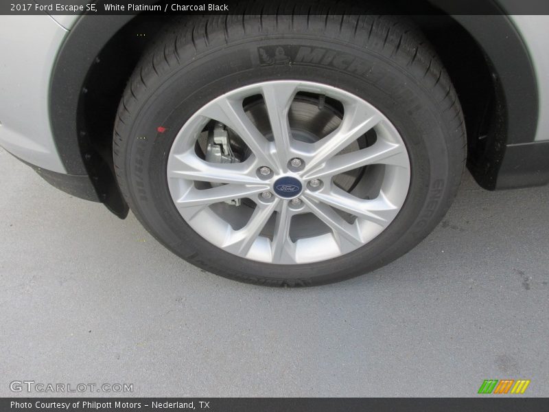 White Platinum / Charcoal Black 2017 Ford Escape SE